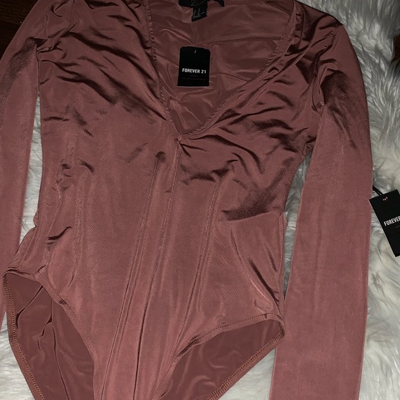 Forever 21 long sleeve bodysuit in mauve. Size M. - Picture 2 of 2